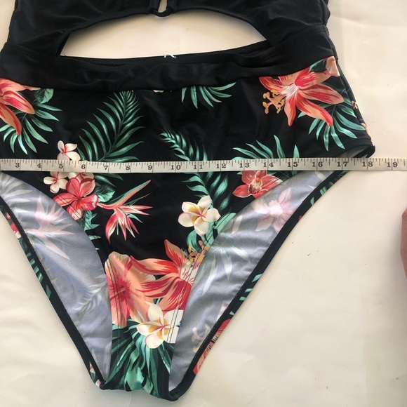 CUPSHE Plunge Neckline Cutout Criss Cross High waist One Piece Swimsuit Size XL - Picture 10 of 11